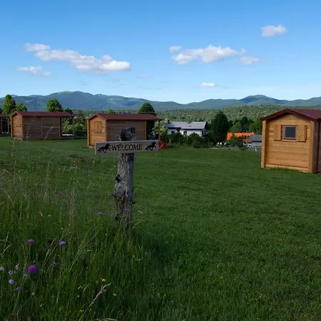 Camp The Sunrise Hill Kamp alanı Pivka