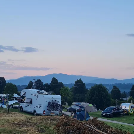 Camp The Sunrise Hill بيفكا