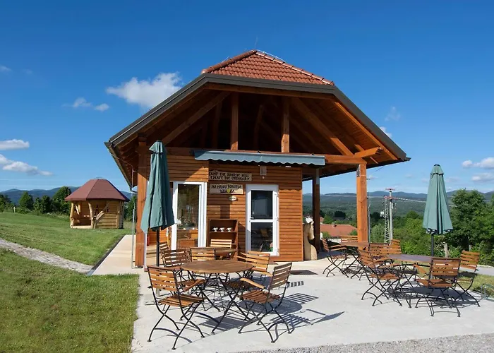 Camp The Sunrise Hill مكان تخييم