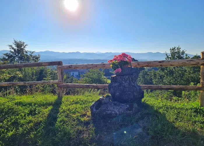 Camp The Sunrise Hill مكان تخييم بيفكا