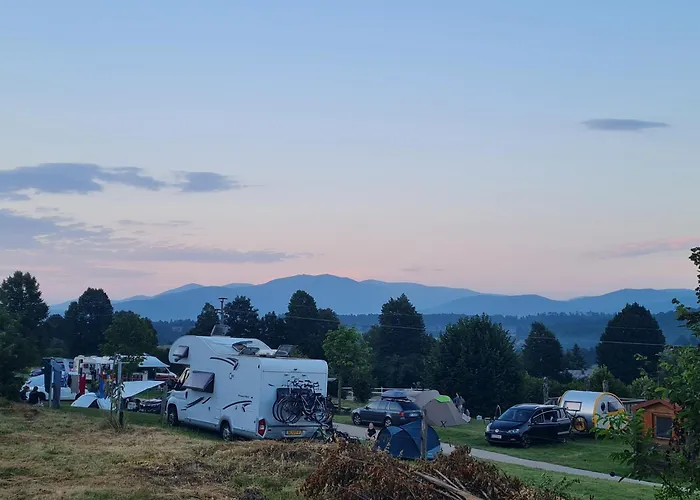 Camp The Sunrise Hill بيفكا